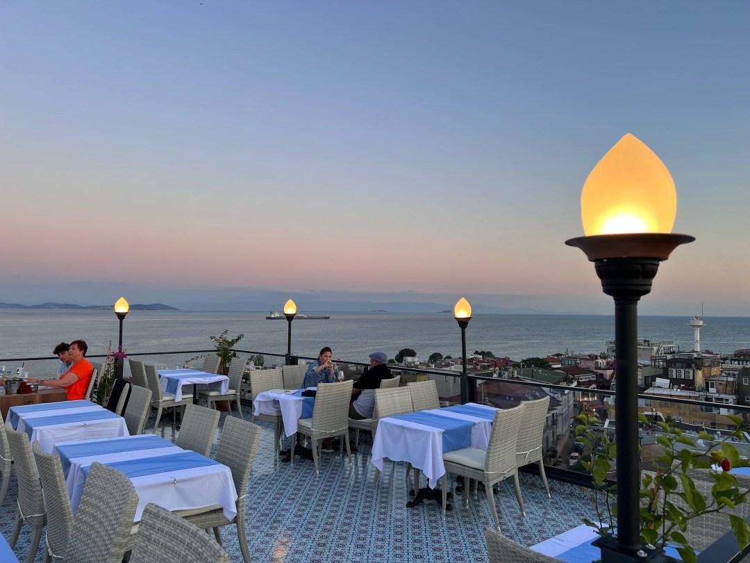 Picture of: Queb Lounge  Sultanahmet Restaurant  Istanbul, Sultanahmet
